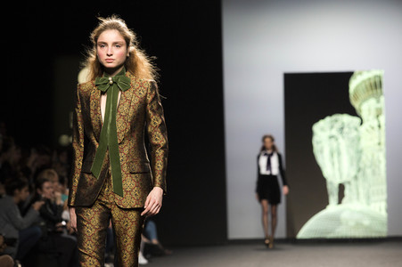 Teresa Helbig Fashion Show auf der Mercedes-Benz Fashion Week Madrid AW 2017