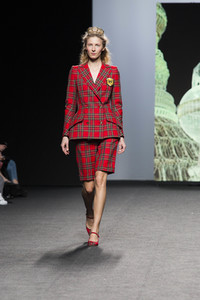 Teresa Helbig Fashion Show auf der Mercedes-Benz Fashion Week Madrid AW 2017