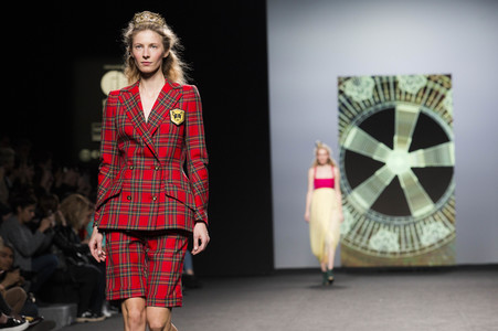 Teresa Helbig Fashion Show auf der Mercedes-Benz Fashion Week Madrid AW 2017