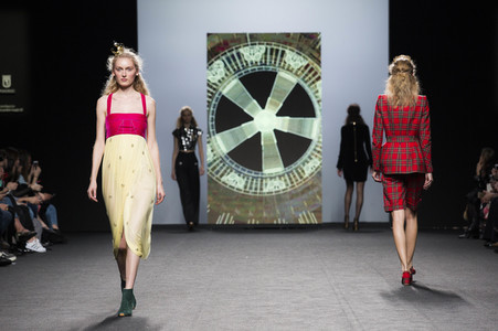 Teresa Helbig Fashion Show auf der Mercedes-Benz Fashion Week Madrid AW 2017