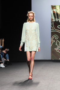 Teresa Helbig Fashion Show auf der Mercedes-Benz Fashion Week Madrid AW 2017