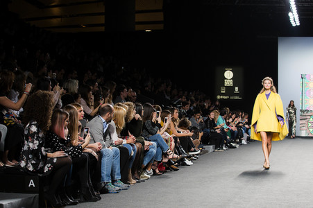 Teresa Helbig Fashion Show auf der Mercedes-Benz Fashion Week Madrid AW 2017