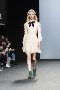 Teresa Helbig Fashion Show auf der Mercedes-Benz Fashion Week Madrid AW 2017
