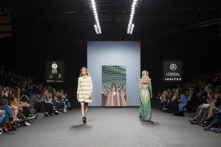 Teresa Helbig Fashion Show auf der Mercedes-Benz Fashion Week Madrid AW 2017