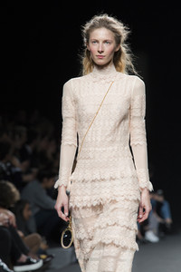 Teresa Helbig Fashion Show auf der Mercedes-Benz Fashion Week Madrid AW 2017