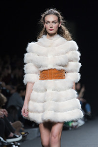 Teresa Helbig Fashion Show auf der Mercedes-Benz Fashion Week Madrid AW 2017