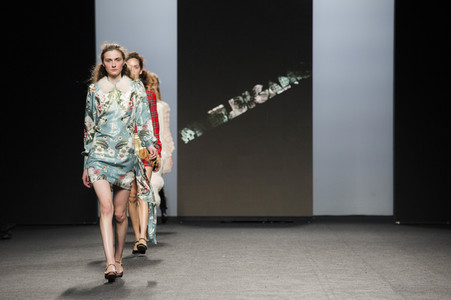 Teresa Helbig Fashion Show auf der Mercedes-Benz Fashion Week Madrid AW 2017