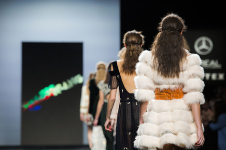 Teresa Helbig Fashion Show auf der Mercedes-Benz Fashion Week Madrid AW 2017