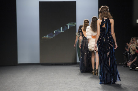 Teresa Helbig Fashion Show auf der Mercedes-Benz Fashion Week Madrid AW 2017