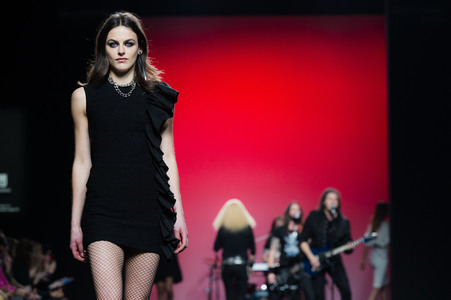 Juana Martin Fashion Show auf der Mercedes-Benz Fashion Week Madrid AW 2017