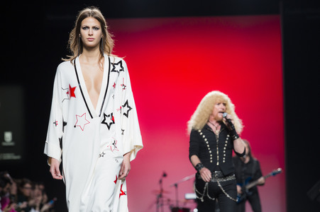 Juana Martin Fashion Show auf der Mercedes-Benz Fashion Week Madrid AW 2017