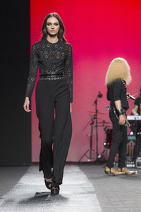 Juana Martin Fashion Show auf der Mercedes-Benz Fashion Week Madrid AW 2017