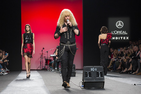 Juana Martin Fashion Show auf der Mercedes-Benz Fashion Week Madrid AW 2017