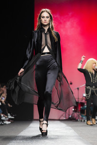 Juana Martin Fashion Show auf der Mercedes-Benz Fashion Week Madrid AW 2017