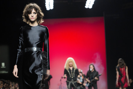 Juana Martin Fashion Show auf der Mercedes-Benz Fashion Week Madrid AW 2017
