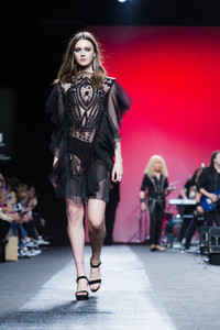 Juana Martin Fashion Show auf der Mercedes-Benz Fashion Week Madrid AW 2017