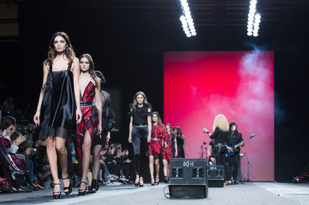 Juana Martin Fashion Show auf der Mercedes-Benz Fashion Week Madrid AW 2017