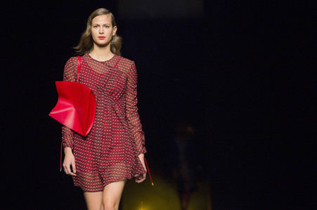 Moisés Nieto Fashion Show auf der Mercedes-Benz Fashion Week Madrid AW 2017