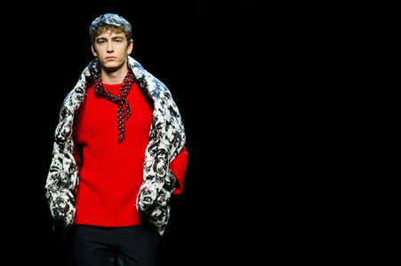 Moisés Nieto Fashion Show auf der Mercedes-Benz Fashion Week Madrid AW 2017