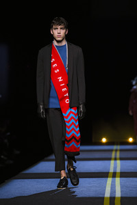 Moisés Nieto Fashion Show auf der Mercedes-Benz Fashion Week Madrid AW 2017