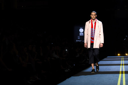 Moisés Nieto Fashion Show auf der Mercedes-Benz Fashion Week Madrid AW 2017