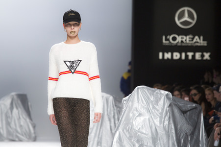Maria ke Fisherman Fashion Show auf der Mercedes-Benz Fashion Week Madrid AW 2017