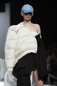 Maria ke Fisherman Fashion Show auf der Mercedes-Benz Fashion Week Madrid AW 2017