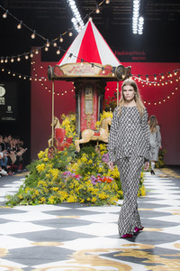 Jorge Vázquez Fashion Show auf der Mercedes-Benz Fashion Week Madrid AW 2017