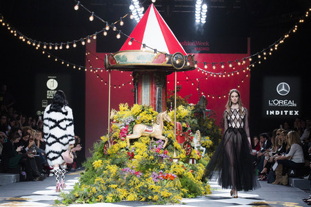 Jorge Vázquez Fashion Show auf der Mercedes-Benz Fashion Week Madrid AW 2017