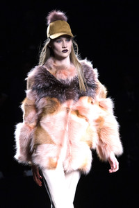 Jesús Lorenzo  Fashion Show auf der Mercedes-Benz Fashion Week Madrid AW 2017