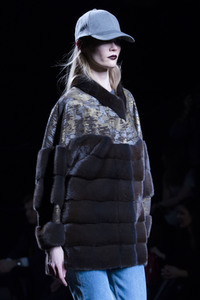Jesús Lorenzo  Fashion Show auf der Mercedes-Benz Fashion Week Madrid AW 2017