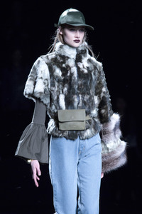 Jesús Lorenzo  Fashion Show auf der Mercedes-Benz Fashion Week Madrid AW 2017