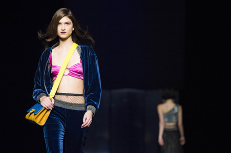 Esther Noriega Fashion Show auf der Mercedes-Benz Fashion Week Madrid AW 2017