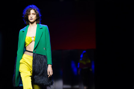 Esther Noriega Fashion Show auf der Mercedes-Benz Fashion Week Madrid AW 2017