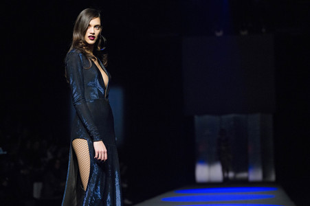 Esther Noriega Fashion Show auf der Mercedes-Benz Fashion Week Madrid AW 2017