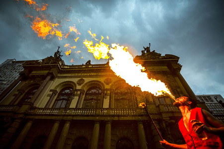 Feuerspucker beim Karneval in Sao Paulo
