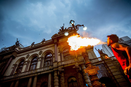 Feuerspucker beim Karneval in Sao Paulo