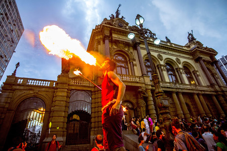 Feuerspucker beim Karneval in Sao Paulo