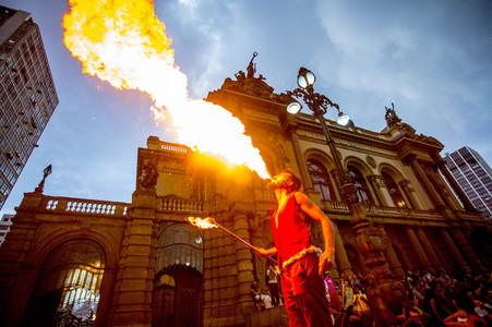 Feuerspucker beim Karneval in Sao Paulo
