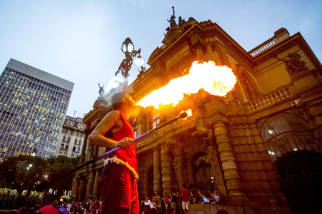 Feuerspucker beim Karneval in Sao Paulo