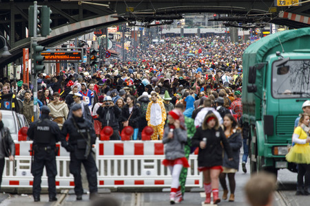 Weiberfastnacht in Köln