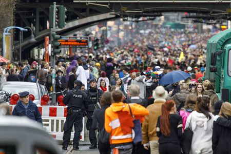 Weiberfastnacht in Köln