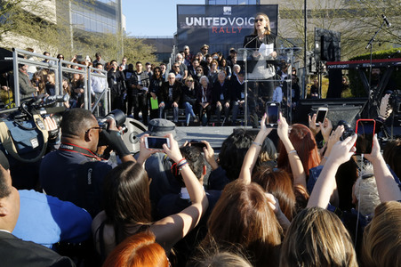 UTA's United Voices Kundgebung in Beverly Hills