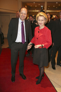 Theaterpremiere 'Alles muss glänzen - The Homemaker' in Berlin