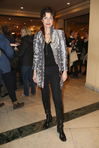 Theaterpremiere 'Alles muss glänzen - The Homemaker' in Berlin
