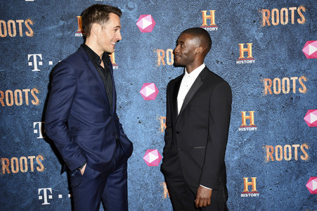 Preview der Serie 'Roots' in München
