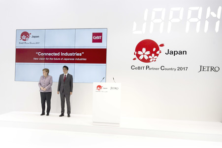 CeBIT Rundgang der Bundeskanzlerin Merkel in Hannover
