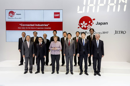 CeBIT Rundgang der Bundeskanzlerin Merkel in Hannover