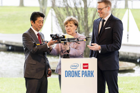 CeBIT Rundgang der Bundeskanzlerin Merkel in Hannover