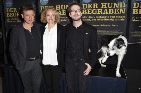 Filmpremiere 'Der Hund begraben' in München